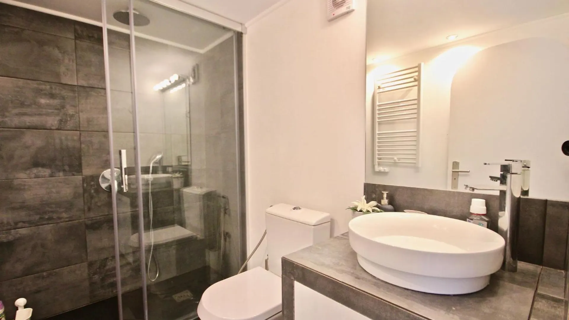 Akicity Real Out Lisbon Apartment